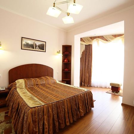 Hotel Соняхи Zimna Voda Zewnętrze zdjęcie