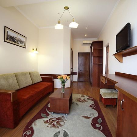 Hotel Соняхи Zimna Voda Zewnętrze zdjęcie