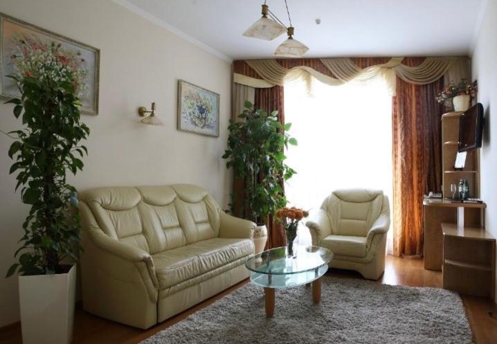 Hotel Соняхи Zimna Voda Zewnętrze zdjęcie