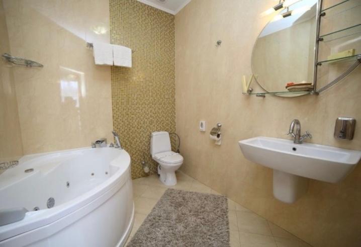 Hotel Соняхи Zimna Voda Zewnętrze zdjęcie